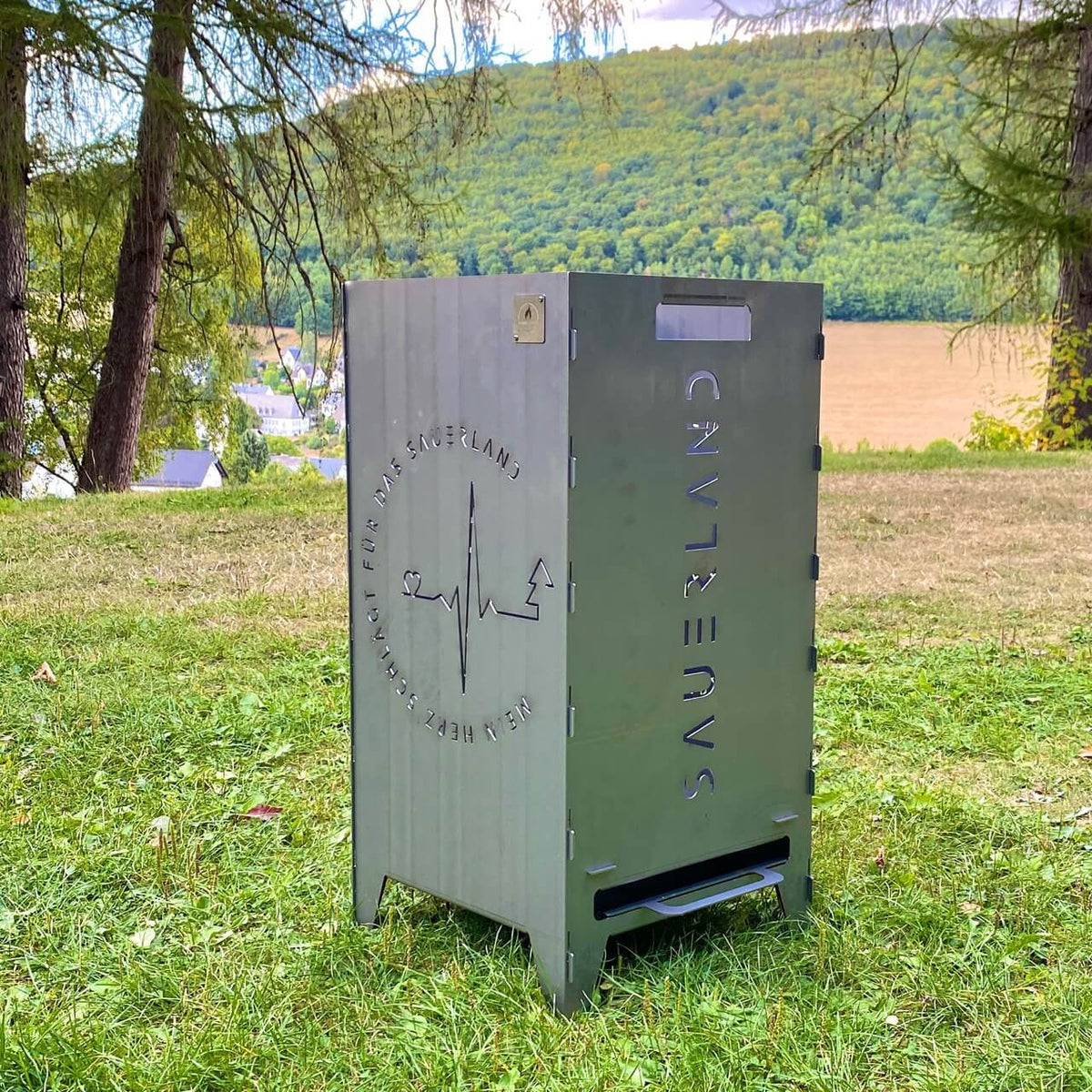 Sauerland Feuertonne mit modernem Sauerland Schriftzug und Mein Herz schlägt für das Sauerland Logo