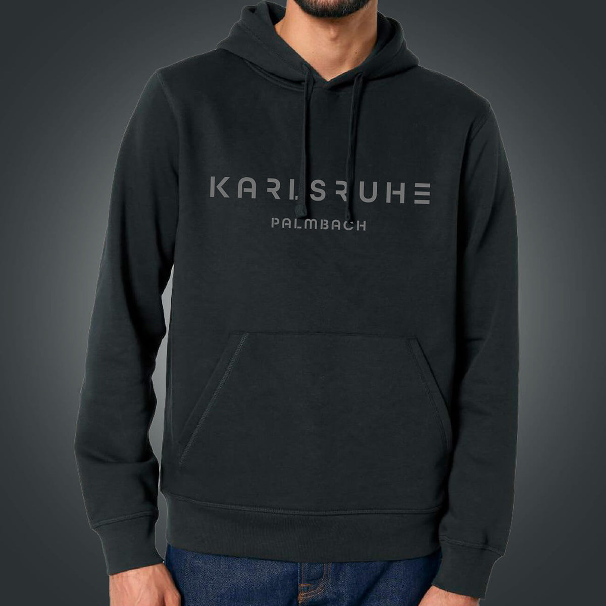 Schwarzer Heimat-Hoodie mit grauem Aufdruck Karlsruhe und darunter Palmbach