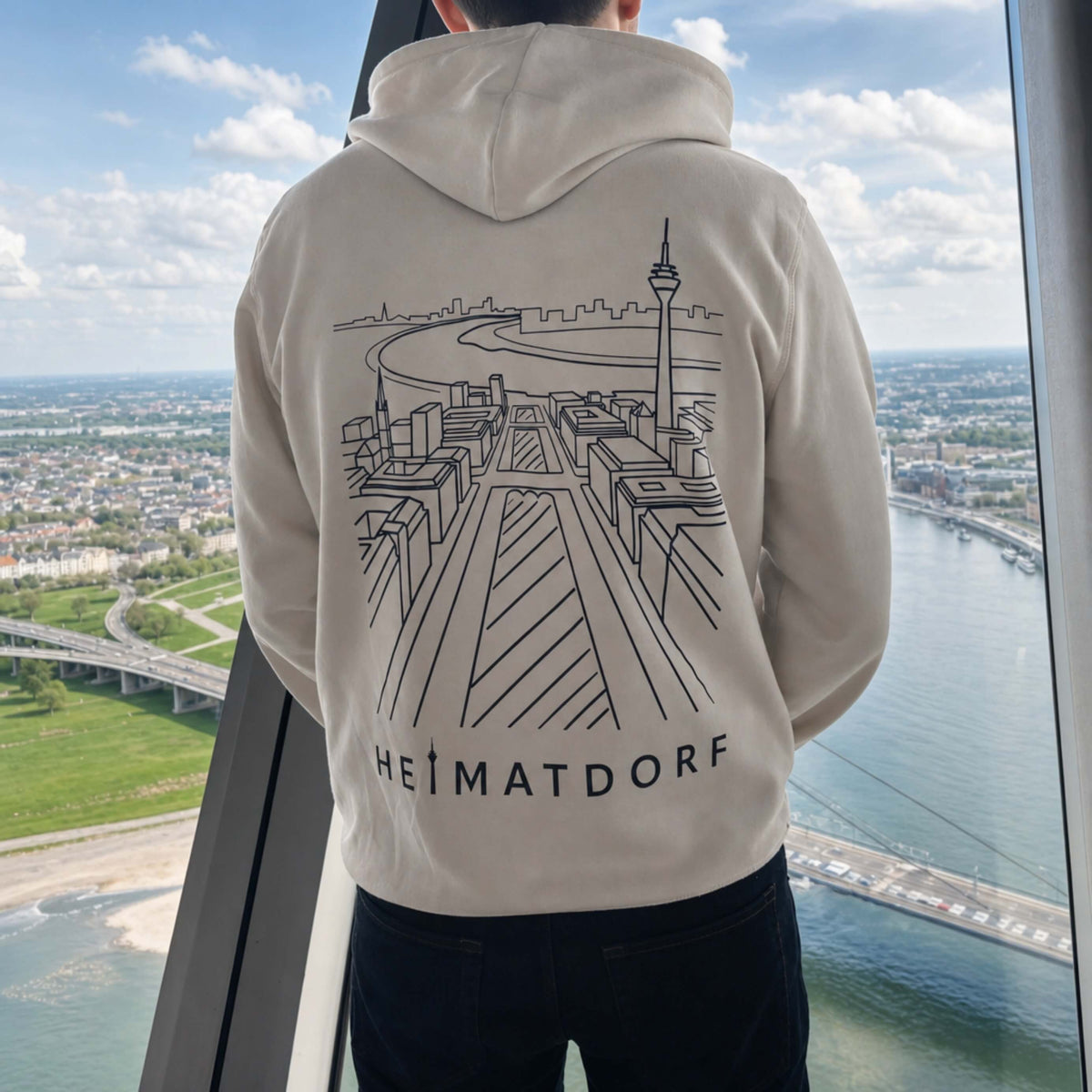 Modelfoto des HEIMATDORF Line Art Hoodies