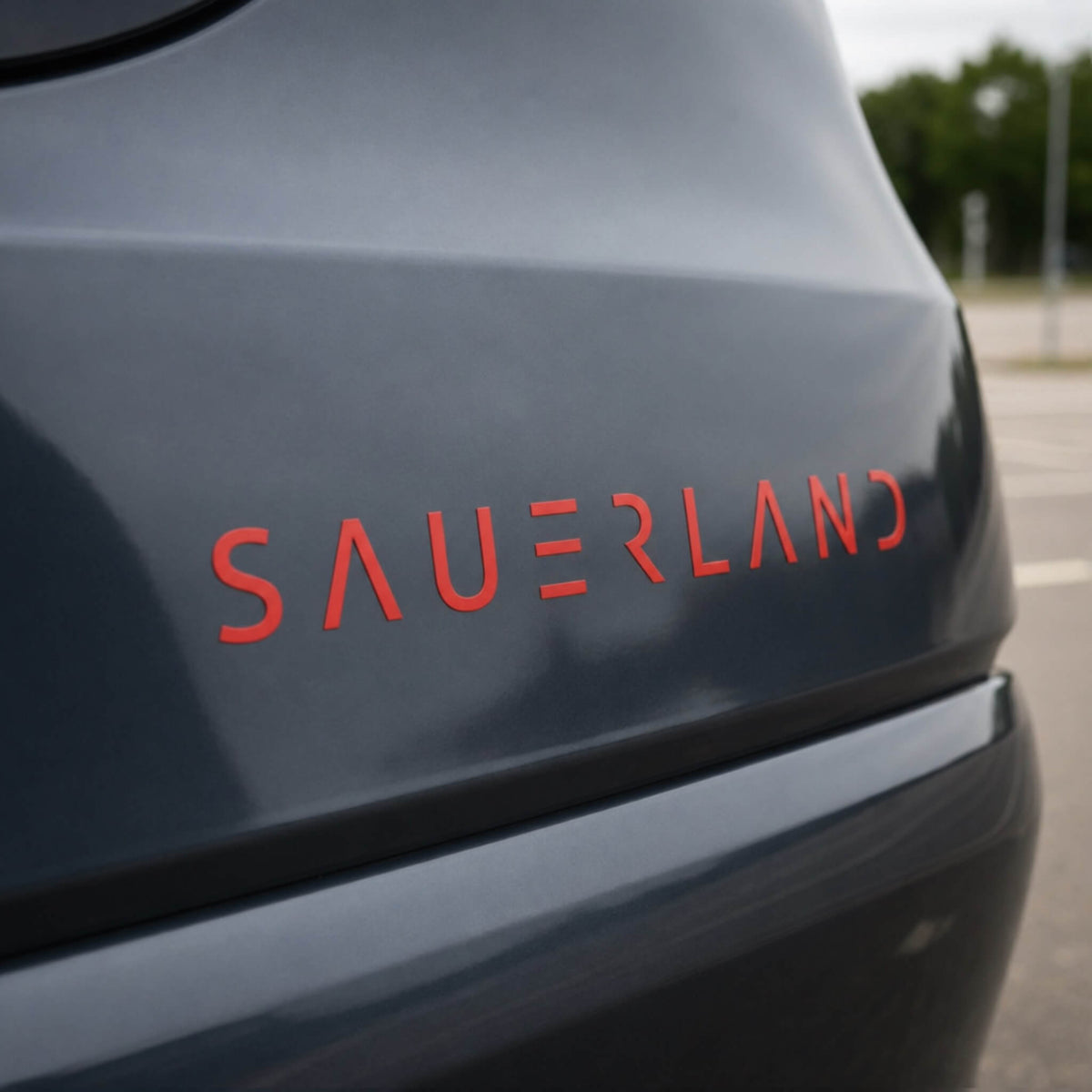 SAUERLAND Aufkleber in rot mit dem New Sauerland-Schriftzug. 