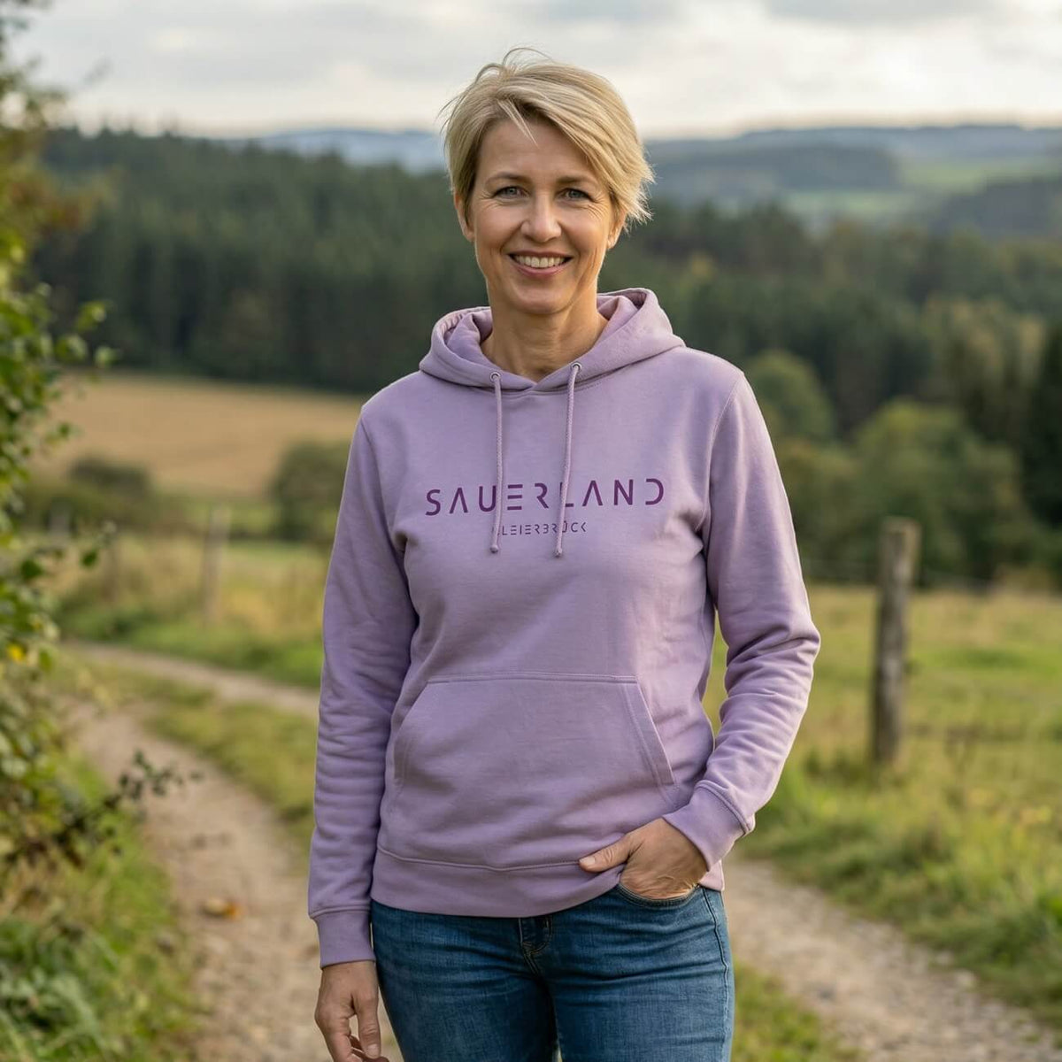 Sauerland Hoodie in Lavendel mit Aufdruck Sauerland Gleierbrück