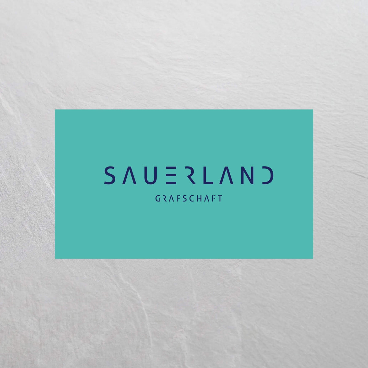 Sauerland Fahne in türkis mit dunkelblauem Aufdruck Sauerland Grafschaft