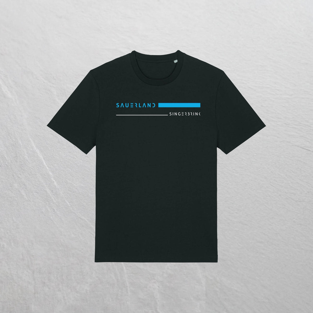 Produktfot eines schwarzen Sauerland TShirt mit stripes aufdruck in blau