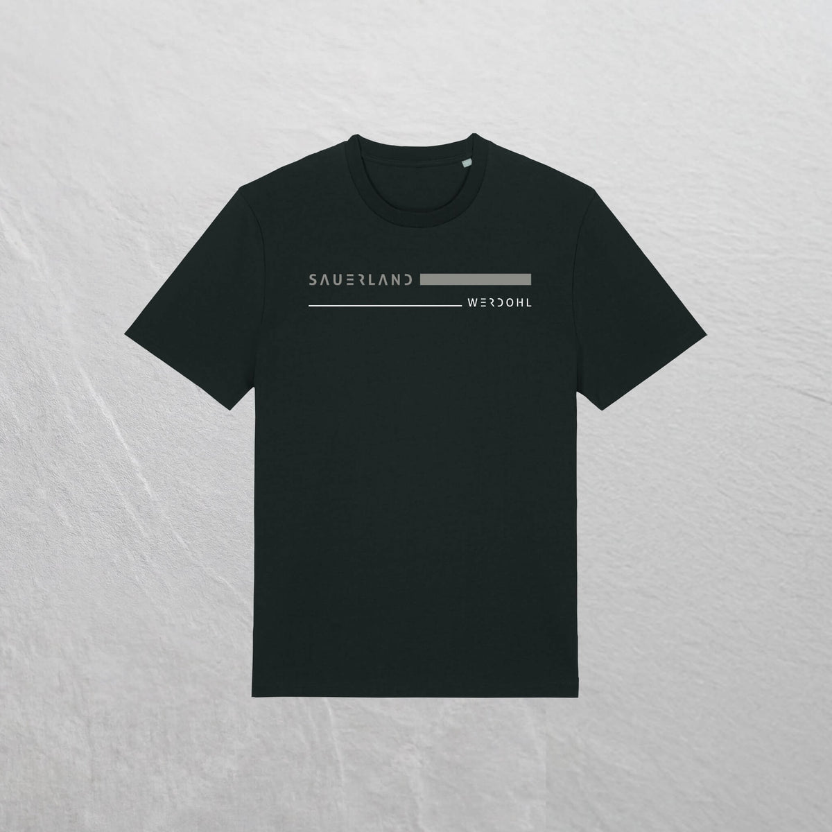 Produktfot eines schwarzen Sauerland TShirt mit stripes aufdruck in grau
