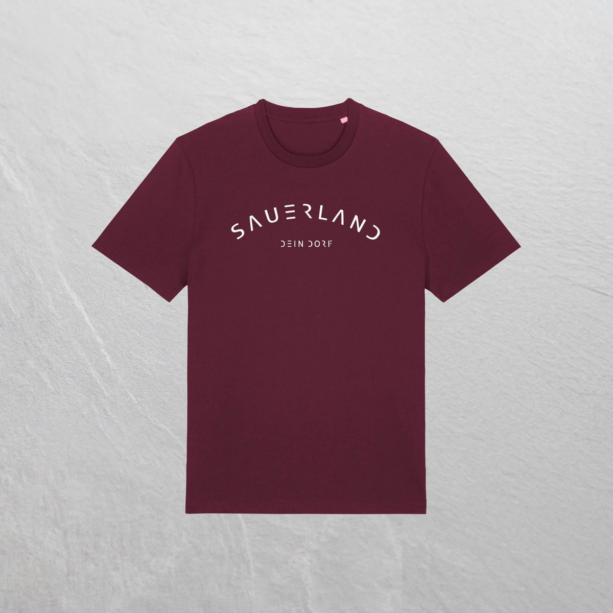 Produktfoto des neuen Sauerland T-Shirt mit Dorfnamen in der Farbe bordeaux