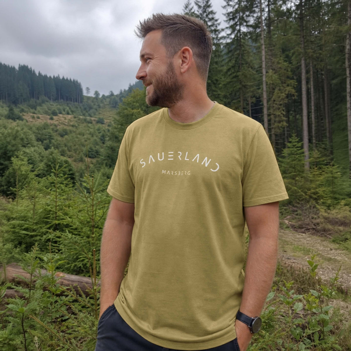 Modellbild es Sauerland T-Shirts Curved in oliv