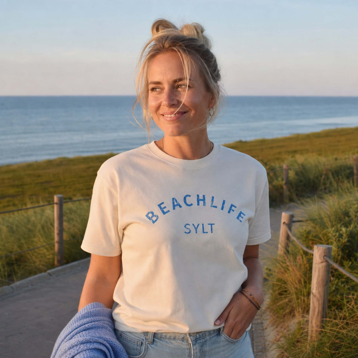 Sylt T-Shirt Beachlife in beige mit blauem Aufdruck Beachlife Sylt
