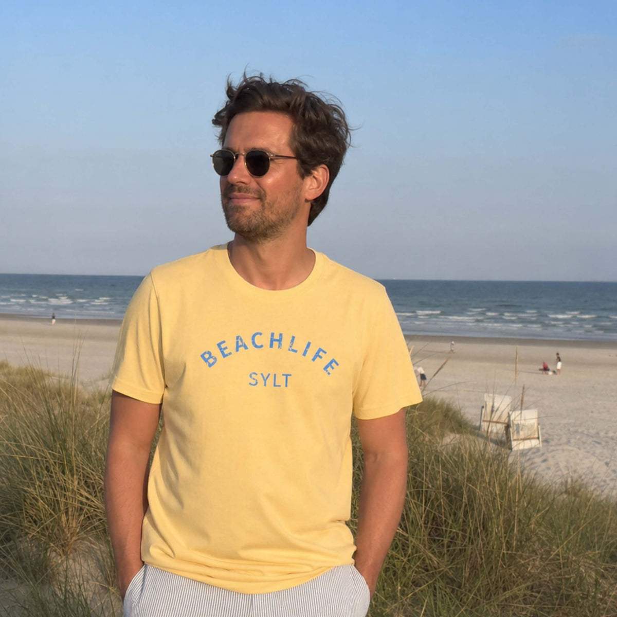 Sylt T-Shirt Beachlife in hellgelb mit blauem Aufdruck Beachlife Sylt
