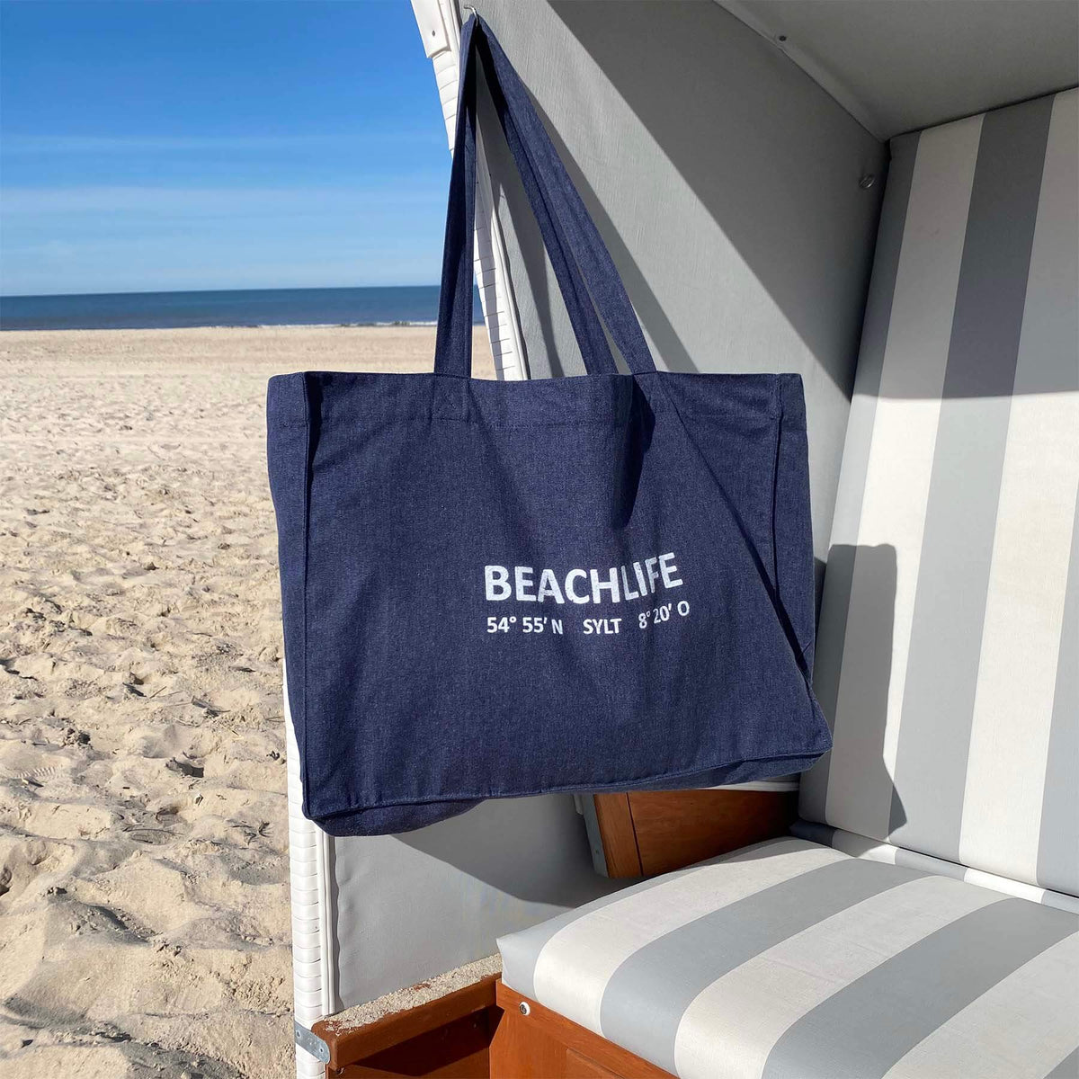 Sylt Tasche in dunkelblau mit weißem Aufdruck Beachlife Sylt und Koordinaten