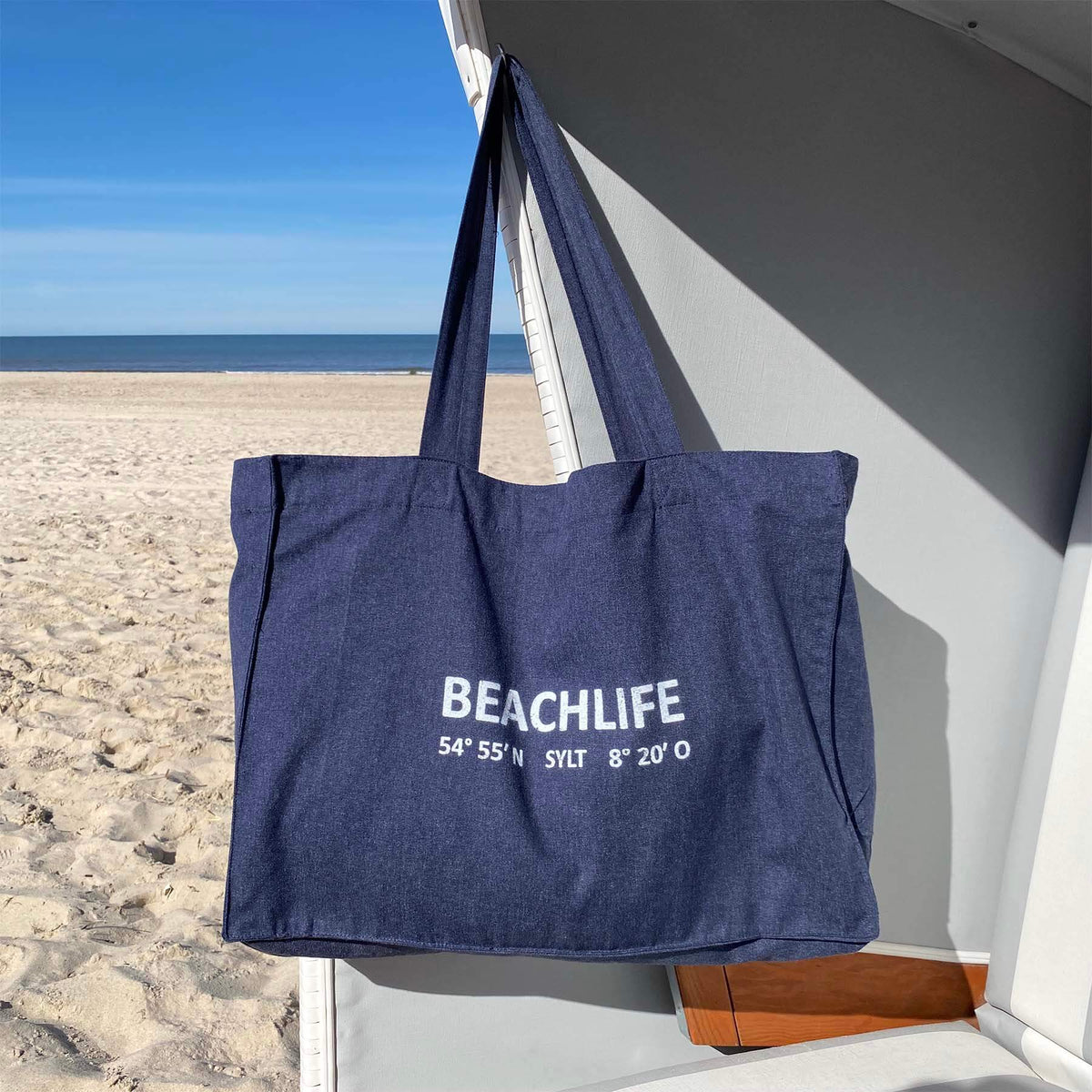 Sylt Tasche in dunkelblau mit weißem Aufdruck Beachlife Sylt und Koordinaten
